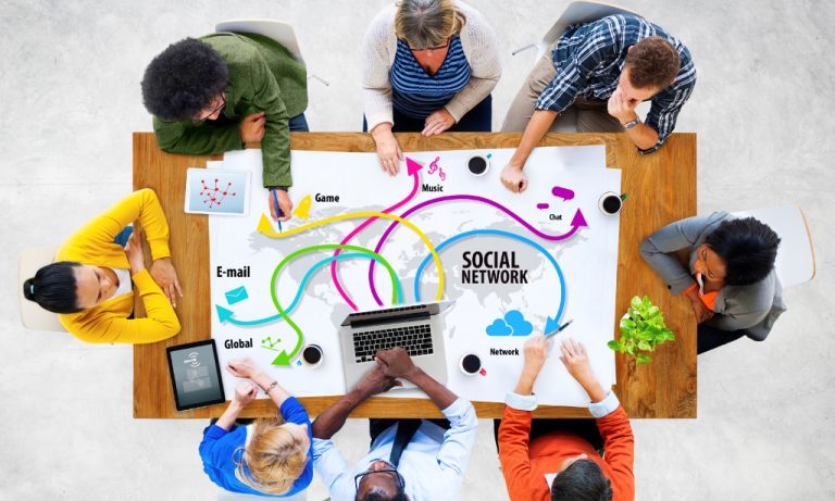4 steps to building a successful social sourcing strategy